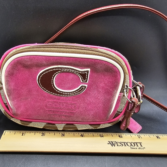 🔥SOLD 🔥Coach Vintage Jacquard Signature "C" Pink Suede Camera Crossbody Bag RARE - Picture 13 of 16